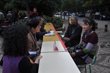 黨建引領教育惠民 云南民族中學黨員進社區(qū)教育咨詢服務活動紀實